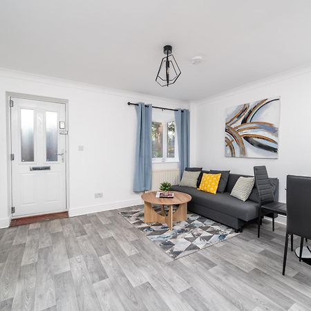 Cozy 3 Bed House With Garden & Parking In Rochester, Kent Mins To Train Station, Wifi Rochester  Eksteriør billede