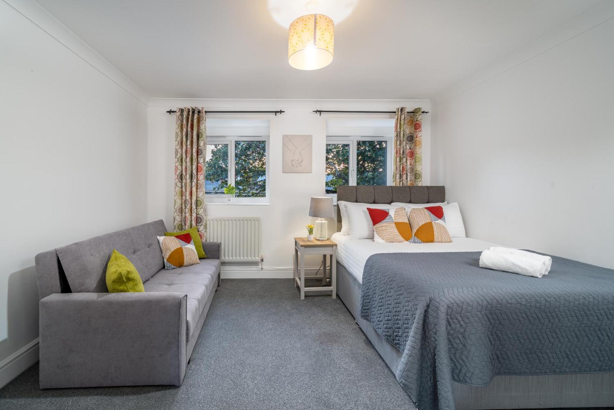 Cozy 3 Bed House With Garden & Parking In Rochester, Kent Mins To Train Station, Wifi Rochester  Eksteriør billede