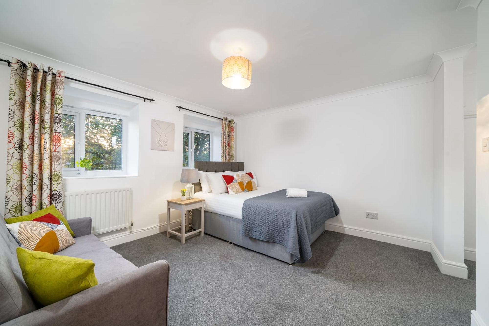 Cozy 3 Bed House With Garden & Parking In Rochester, Kent Mins To Train Station, Wifi Rochester  Eksteriør billede