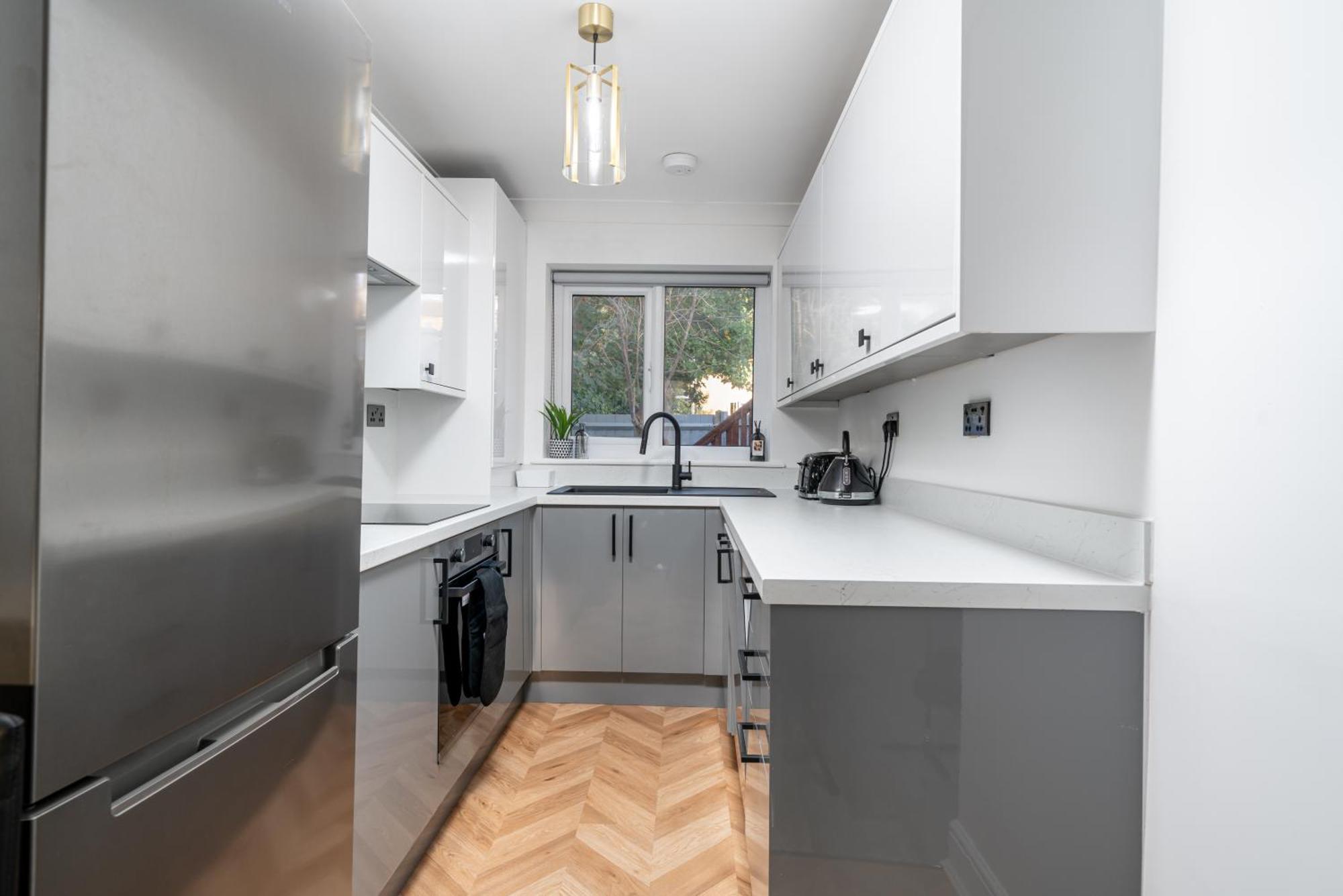 Cozy 3 Bed House With Garden & Parking In Rochester, Kent Mins To Train Station, Wifi Rochester  Eksteriør billede