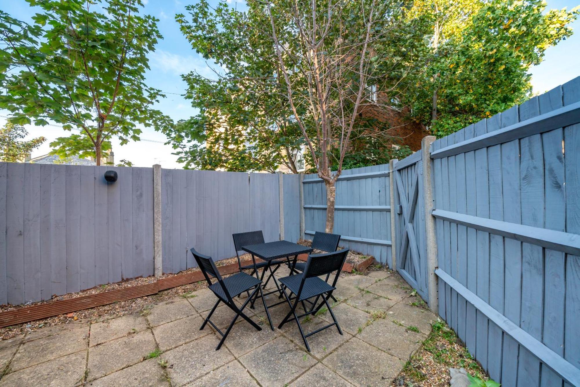 Cozy 3 Bed House With Garden & Parking In Rochester, Kent Mins To Train Station, Wifi Rochester  Eksteriør billede
